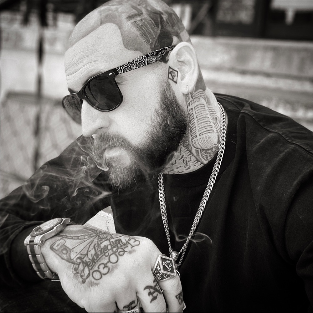 Meet your Posher, Lyric.